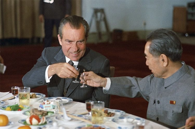 Picture of President Nixon and Chinese Premier Zhou toasting, 1972
