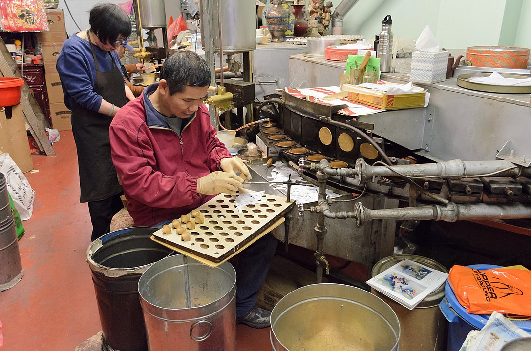 Golden Gate FOrtune Cookie Factory in San Francisco Chinatown
